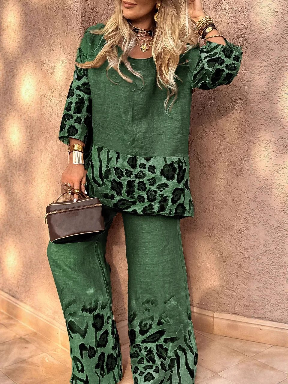 🤩🤩Women's Round Neck Leopard Print Cotton and Linen Casual Suit