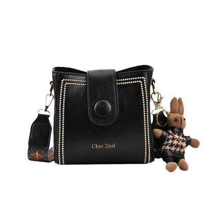 Bootara Women's Vintage Bunny Charm Bucket Bag – Convertible Shoulder/Crossbody, Spacious Travel Tote – Stylish Minimalist Leather Purse